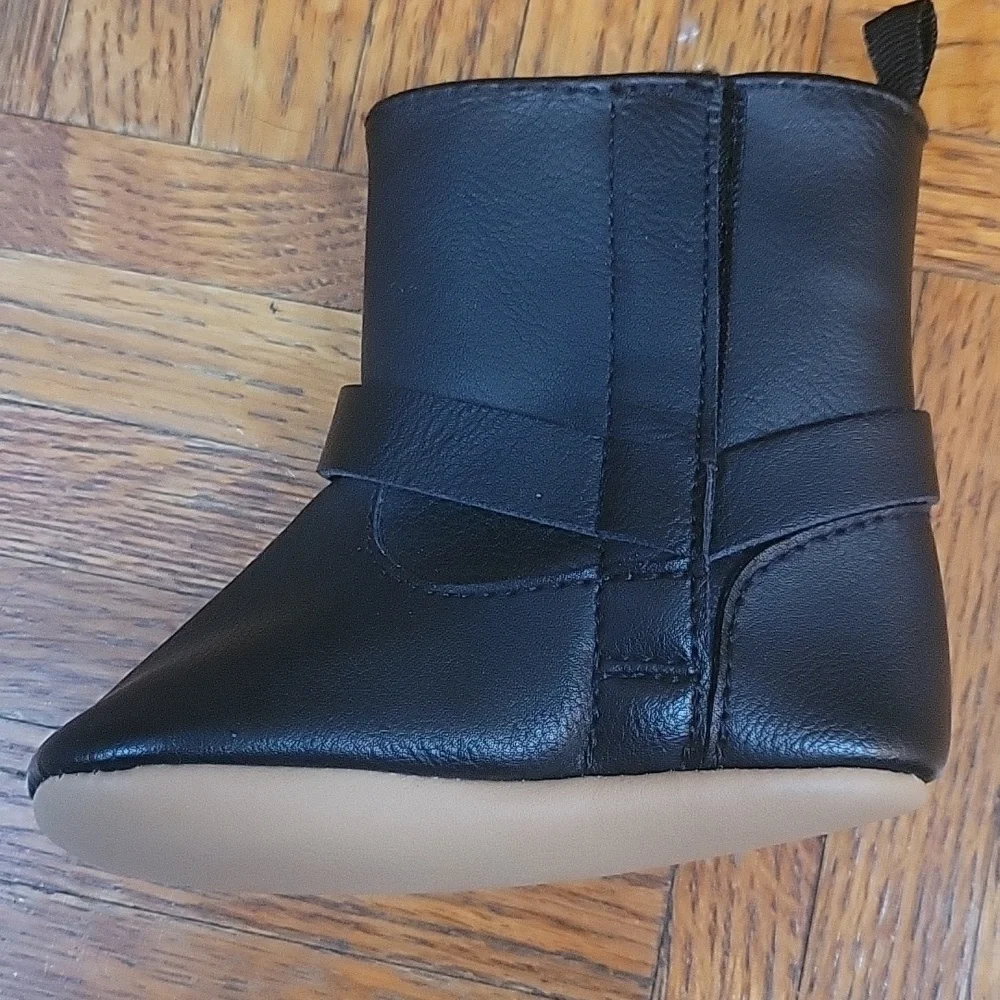 Old Navy Black Baby Boots Size 3-6 Months